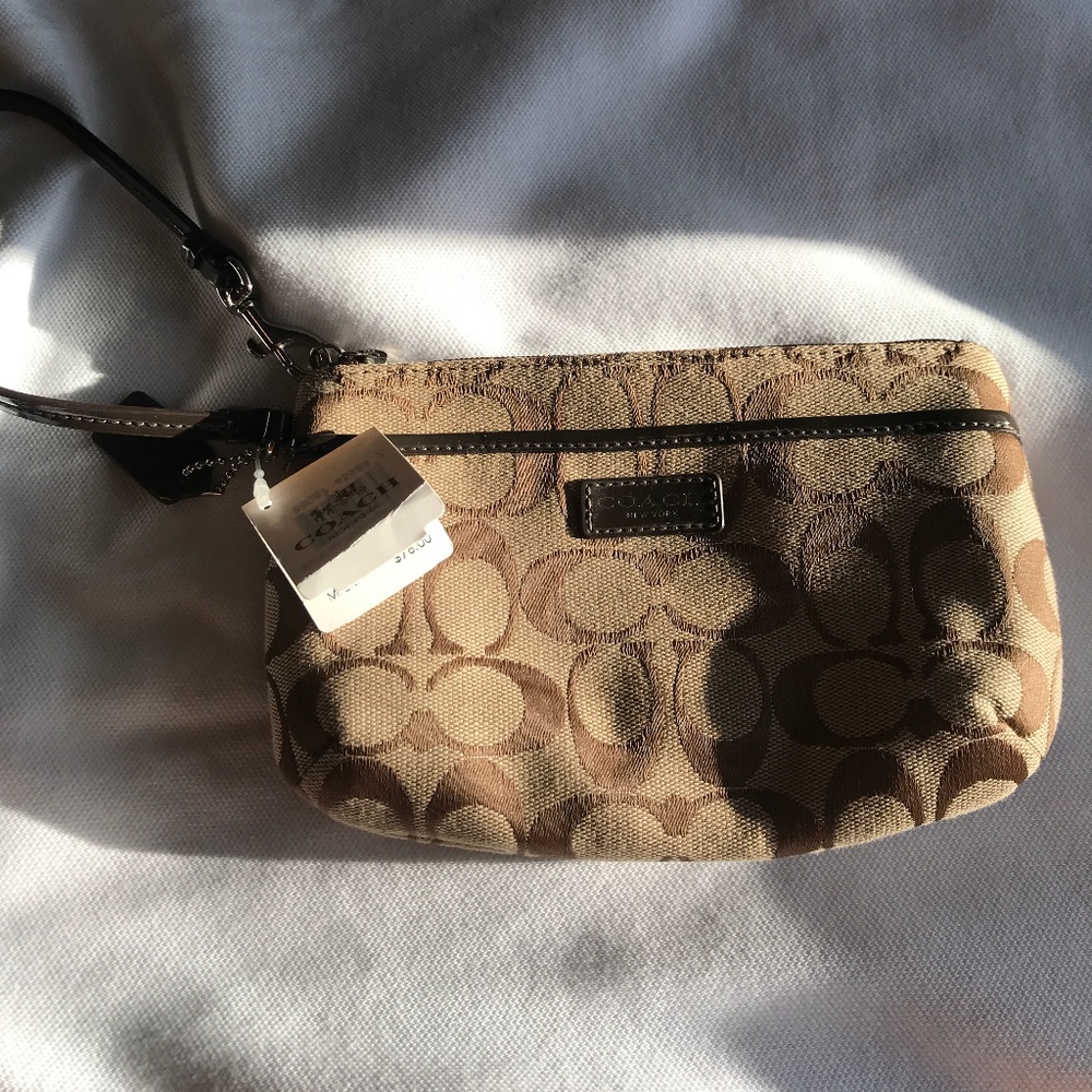 Authentic Coach Wristlet New With Tags - Picture 2 of 8